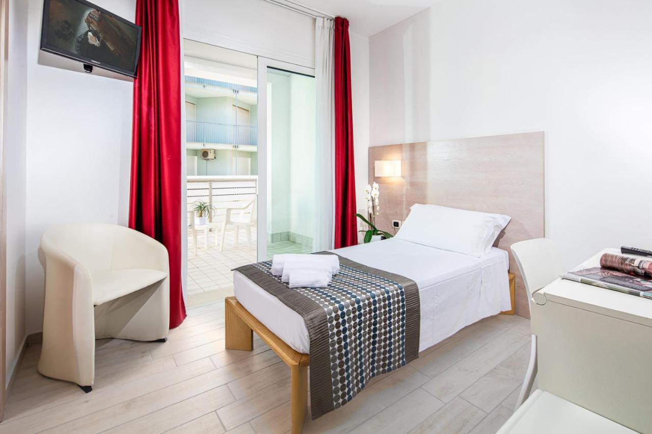 Hotel Bristol Lignano Sabbiadoro Quarto foto